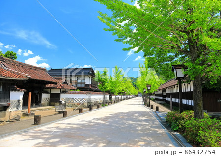 【島根県】新緑の津和野　殿町通り 86432754