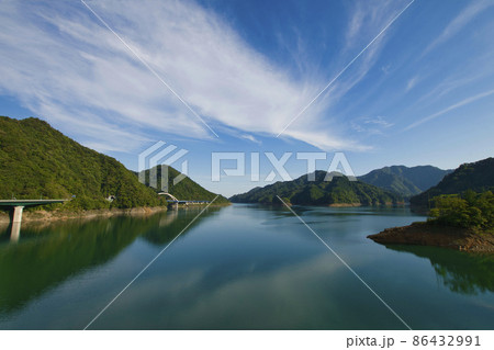【神奈川県】宮ヶ瀬湖の眺め 86432991