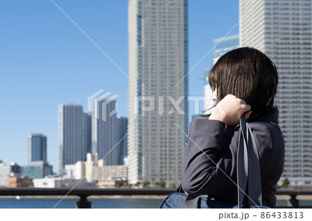 都市風景と女子高生 86433813