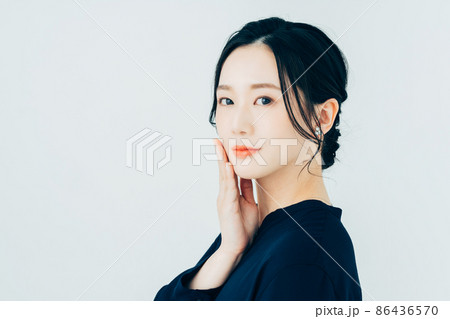 若い女性のビューティ 86436570