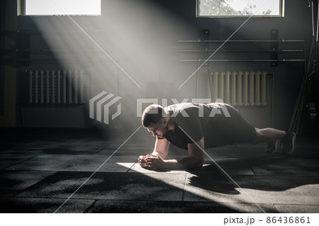 Strong Man Do Plank Exercises . Strong Man Do Plank Exercises . 86436861