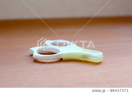 赤ちゃん用の爪切りハサミ 赤ちゃん用の爪切りハサミ 86437371