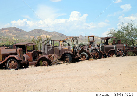 Old abandoned and rust cars in the desert 86437619