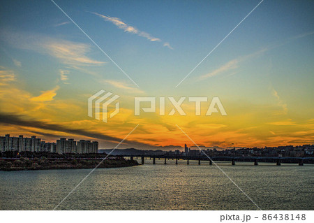 ソウル 漢江 橋 86438148
