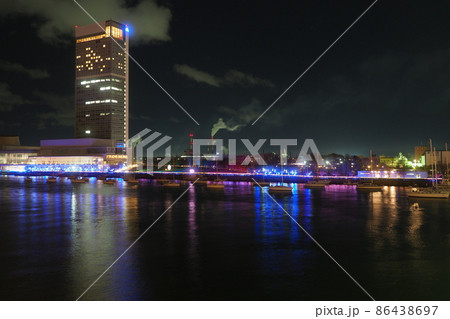 柳都大橋からみた新潟港の夜景 86438697