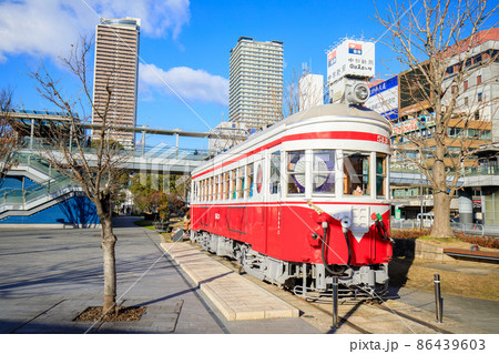 岐阜市 岐阜駅前広場の名鉄モ510形保存車両(正月飾り仕様)と電停跡地 岐阜市 岐阜駅前広場の名鉄モ510形保存車両(正月飾り仕様)と電停跡地 86439603