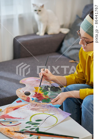 A female artist working in the studio 86441767
