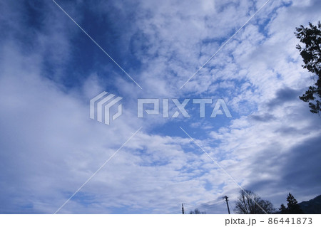 写真、風景、空、雲　冬の晴れ間に漂う雲　春を待つ北国の空　旧正月の空と雲 86441873