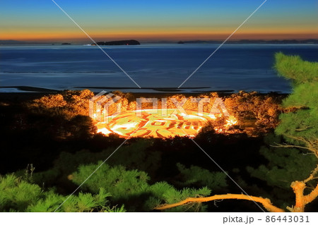 【香川県】 ライトアップされた銭形砂絵(琴弾公園) 【香川県】 ライトアップされた銭形砂絵(琴弾公園) 86443031