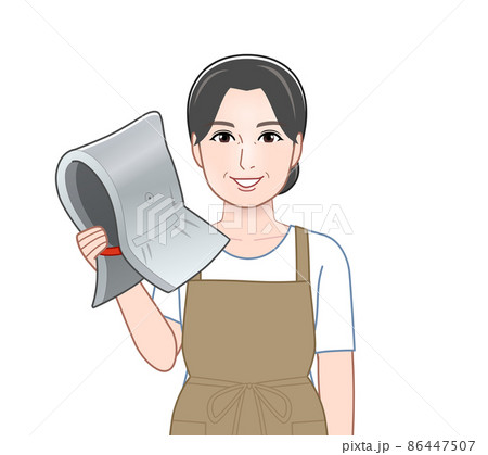 防災頭巾を持った主婦 86447507