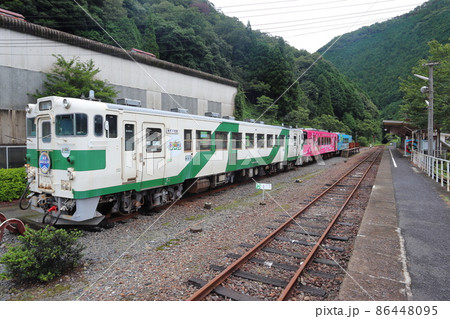 錦川鉄道の錦町駅 の清流みはらし列車　キハ40、NT3001形、NT3002形 86448095
