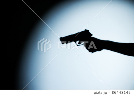 拳銃 シルエットの写真素材