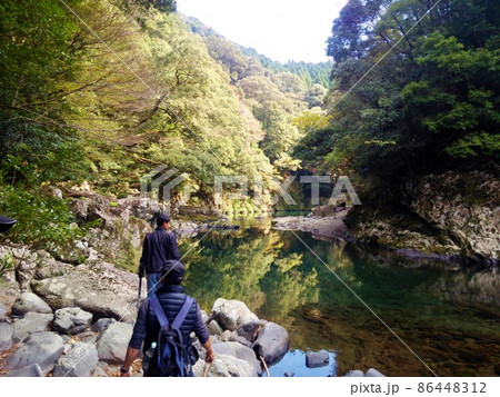 宮崎県綾町の川の風景 86448312