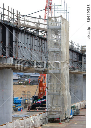 東部自動車道の橋の建設 86449588