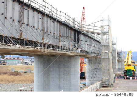 東部自動車道の橋の建設 86449589