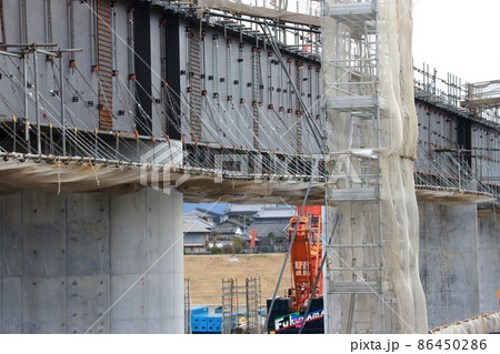 東部自動車道の橋の建設 86450286