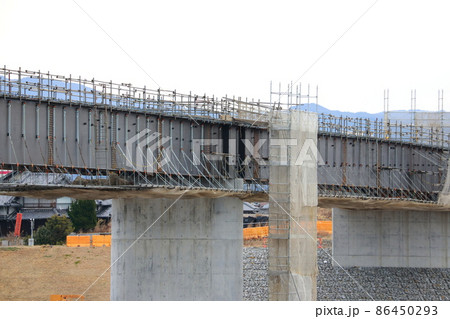 東部自動車道の橋の建設 86450293