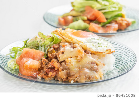 ガパオライスとサラダ　Gapao Rice 86451008