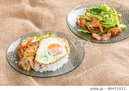 ガパオライスとサラダ Gapao Rice ガパオライスとサラダ Gapao Rice 86451011