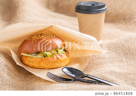 ハンバーガーとコーヒー　Hamburger 86451808