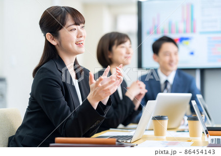 会議 チーム ビジネス オフィス ビジネスマン 会議 チーム ビジネス オフィス ビジネスマン 86454143
