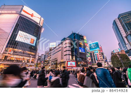 日本の東京都市景観 初9万人超全国。東京初2万人超、病床使用率51.4％。宣言より政権維持…＝2日 86454928