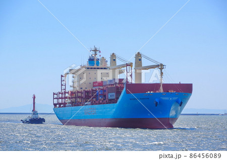 コンテナ船の入港・着岸風景　大阪港 86456089