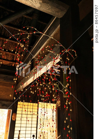 小正月に飾られた無病息災祈願の風習の花餅 小正月に飾られた無病息災祈願の風習の花餅 86457097