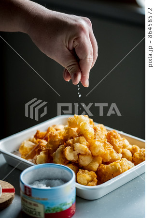 Male cooking Okaki (Japanese rice crackers). Male cooking Okaki (Japanese rice crackers). 86458572