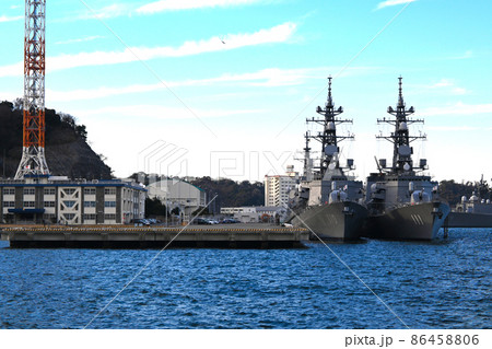 ヴェルニー公園と軍艦の景色 ヴェルニー公園と軍艦の景色 86458806