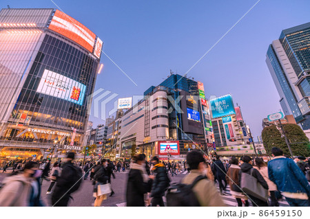 日本の東京都市景観 初9万人超全国。東京初2万人超、病床使用率51.4％。宣言より政権維持…＝2日 86459150