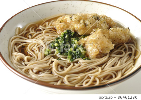 のり塩とり天蕎麦を白背景で撮影 86461230