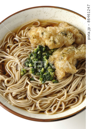 のり塩とり天蕎麦を白背景で俯瞰撮影 のり塩とり天蕎麦を白背景で俯瞰撮影 86461247