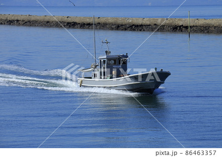 大牟田市　三池港　帰港する釣船、 86463357
