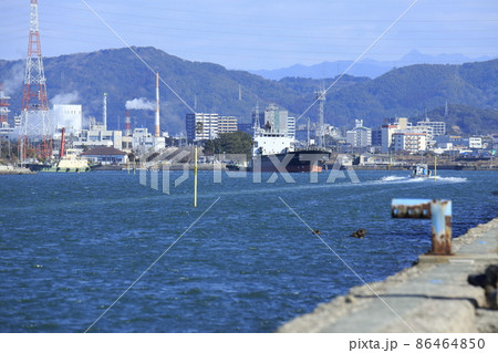 大牟田市　三池港　出港する貨物船、 86464850