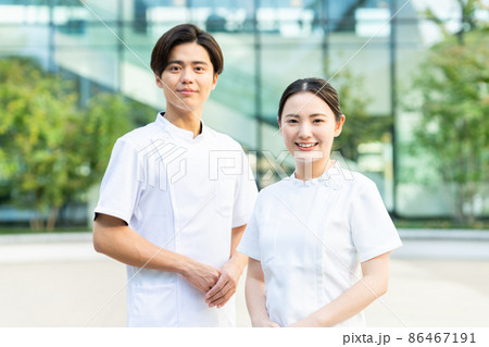 医療従事者の若い男女 撮影協力「LINK FOREST」 医療従事者の若い男女 撮影協力「LINK FOREST」 86467191
