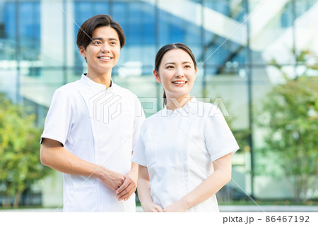 医療従事者の若い男女 撮影協力「LINK FOREST」 医療従事者の若い男女 撮影協力「LINK FOREST」 86467192