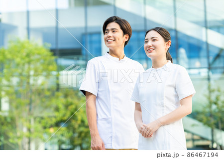 医療従事者の若い男女 撮影協力「LINK FOREST」 医療従事者の若い男女 撮影協力「LINK FOREST」 86467194