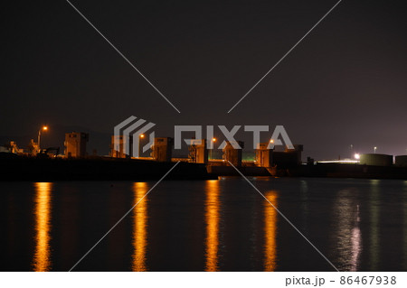 百間川河口の昭和水門の夜景2　岡山県岡山市中区 86467938
