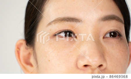 女性 目元 女性 目元 86469368