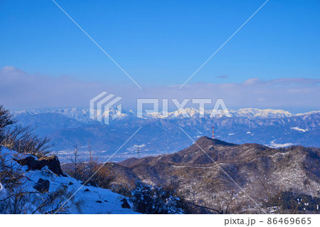 冬の群馬県赤城山 地蔵岳山頂から北西側(朝日岳,谷川岳など)を見る 86469665