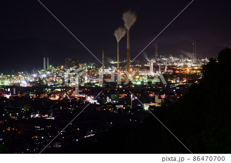 山口県周南市・金剛山の高台から撮影した夜景、工場夜景の中心はトクヤマ徳山事業所 山口県周南市・金剛山の高台から撮影した夜景、工場夜景の中心はトクヤマ徳山事業所 86470700