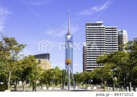 サザエさん通りから見た美しい福岡タワー 86471012