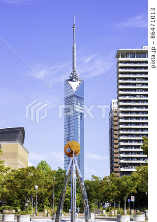 サザエさん通りから見た美しい福岡タワー 86471013