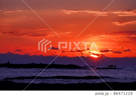 和歌山県那智勝浦町の初日の出 86471229