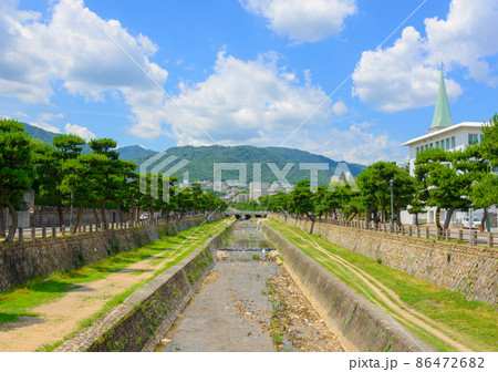 芦屋市　芦屋川沿いの街並み 86472682