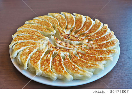 美味しい浜松餃子（モヤシを乗せる前） 86472807