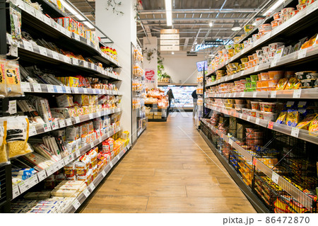 スーパーマーケットの店内 スーパーマーケットの店内 86472870
