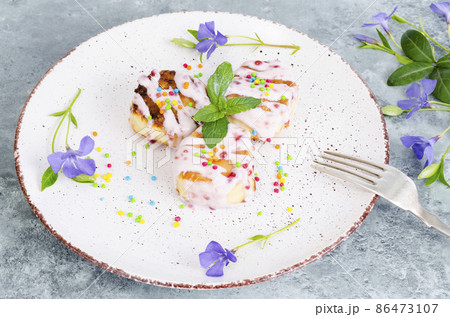 Sweet curd cheesecakes with fruit sauce. 86473107