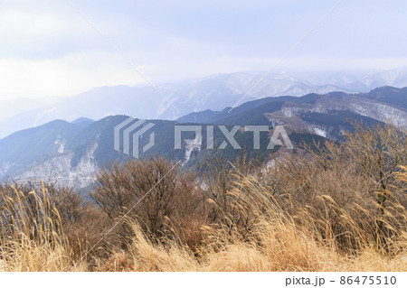真冬の高見山登山風景と山頂の霧氷 真冬の高見山登山風景と山頂の霧氷 86475510